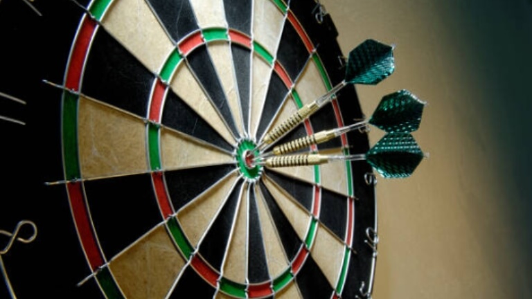 Bristle Dartboard vs Cork